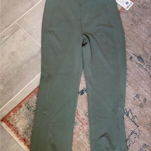 lululemon athletica ribbed Softstreme ™
zip-Leg HR Crop 25"